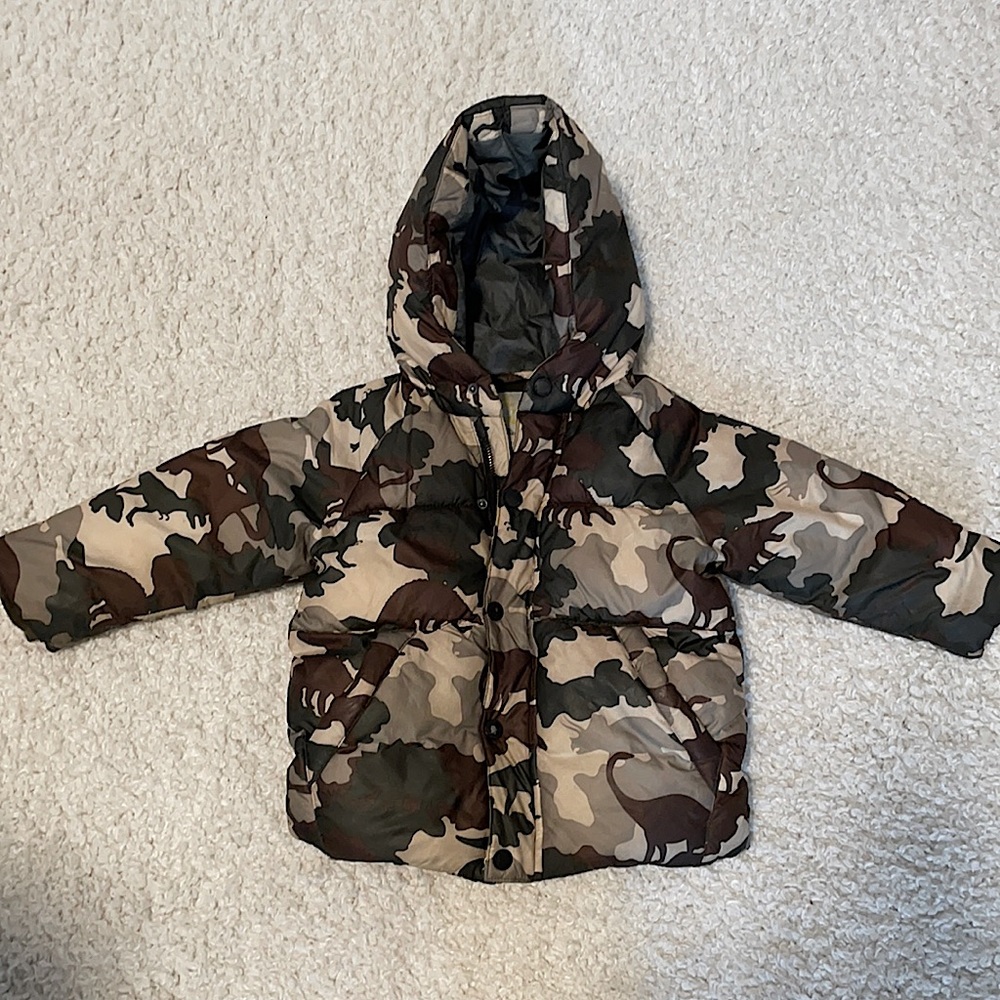 Zara boys camo dinosaur puffer coat (2-3T)